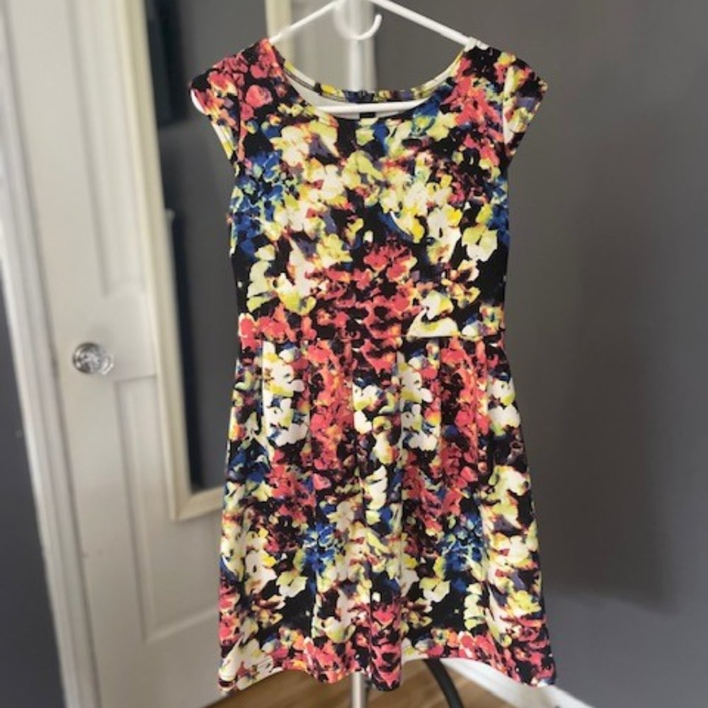 Floral Short Sleeve Fit & Flare Dress - Black